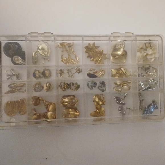 VINTAGE 24 PAIRS VINTAGE CLIP ON EARRINGS LIKE NEW CONDITION EVERY PAIR!!! - Picture 13 of 13